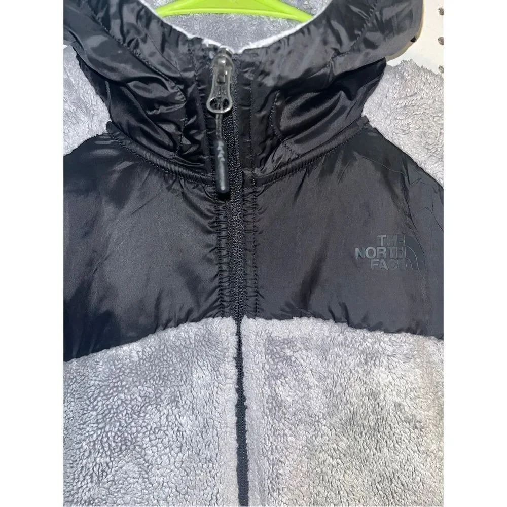 The Northface fuzzy jacket - Picture 5 of 7